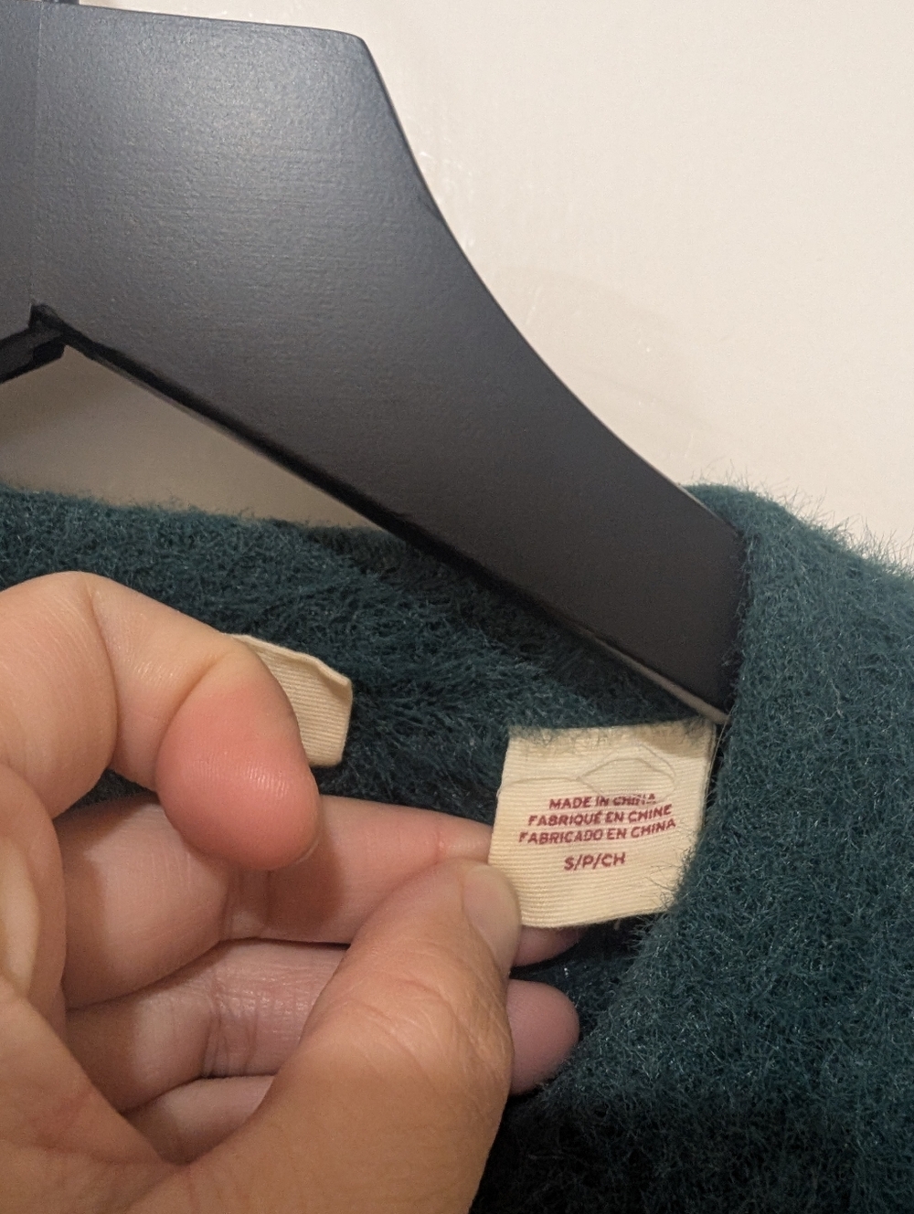 Levi's Green Fuzzy Cat Cropped Cardigan - Picture 14 of 14